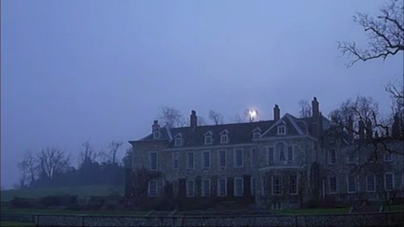 Shadows of Elmwood: ghosts who didn't want to leave